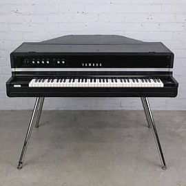 The Imaginary Yamaha CP-80. 1976 onwards. Oh my! A real piano! And all that size and cost for a sound which really isn't there!